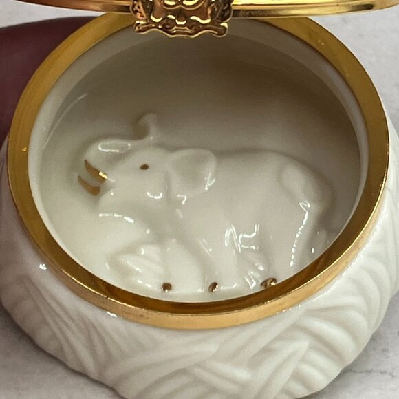 Lenox Treasures Good Luck Elephant Trinket Box 24 ct Gold Trim - Picture 4 of 10